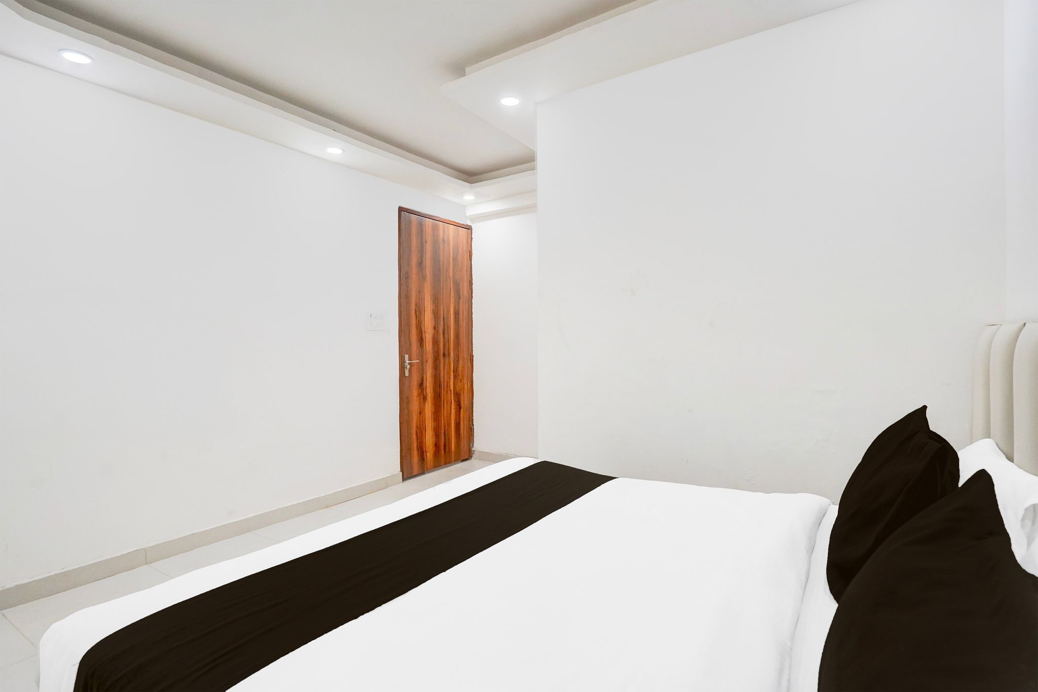 Hotel O Oshiva Stay Classic 8