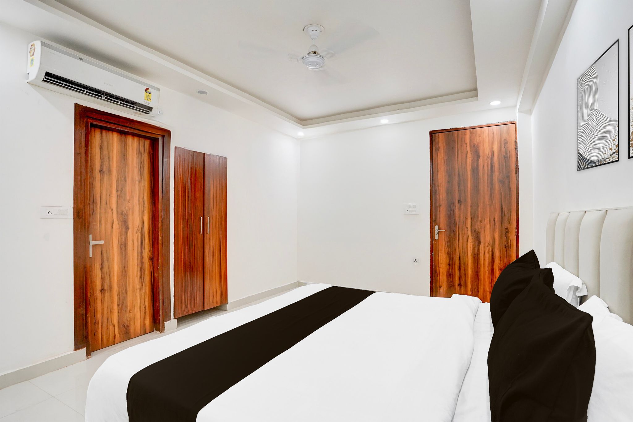 Hotel O Oshiva Stay Classic 12