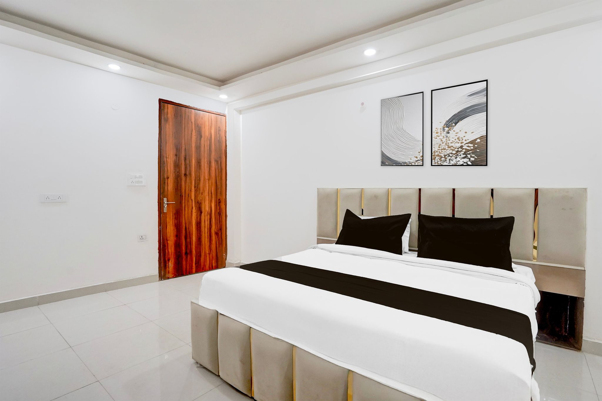 Hotel O Oshiva Stay Classic 2