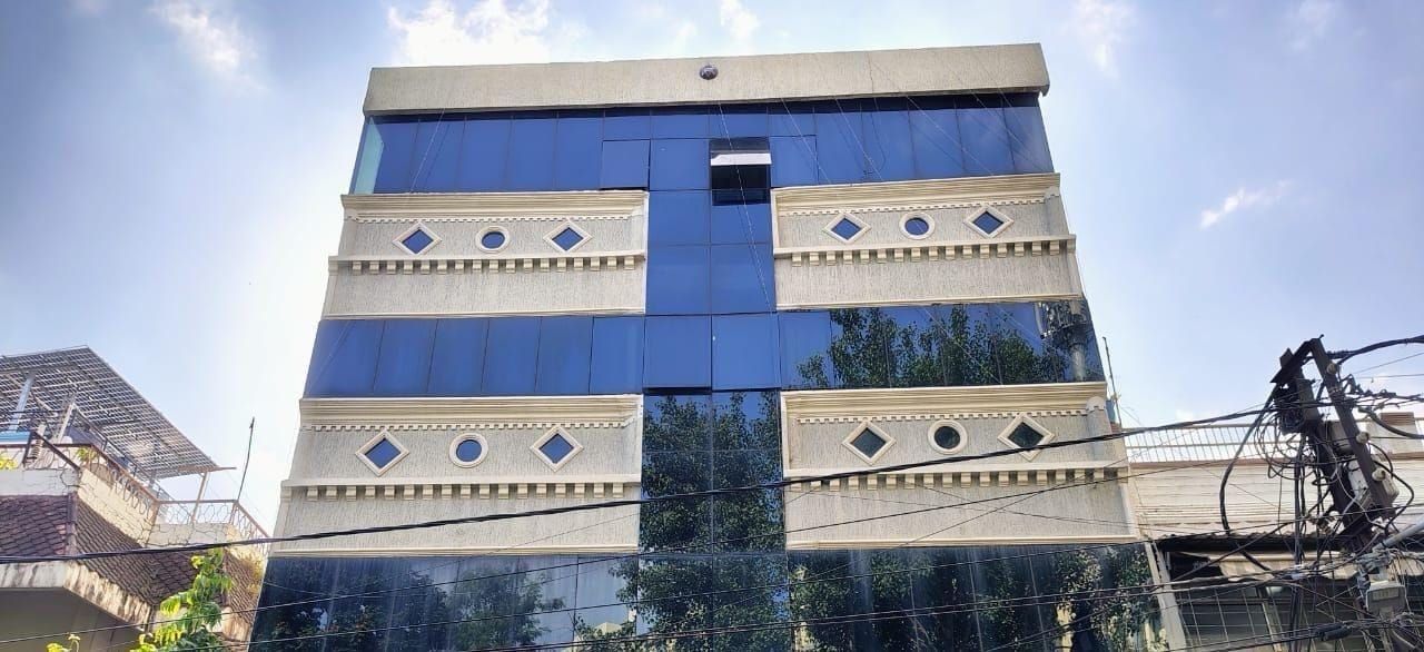 POP 83614E Hotel Chitra Chouraha