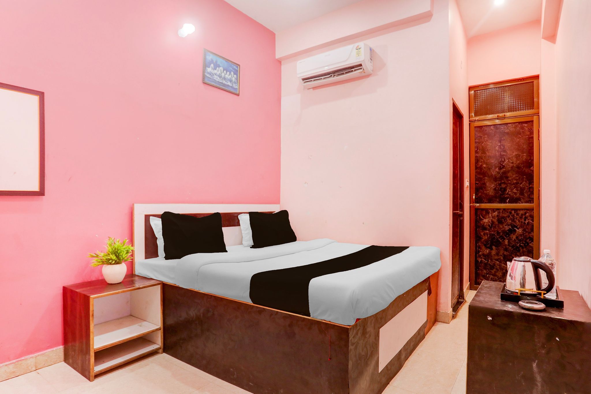 Hotel O S G H INN Classic 9