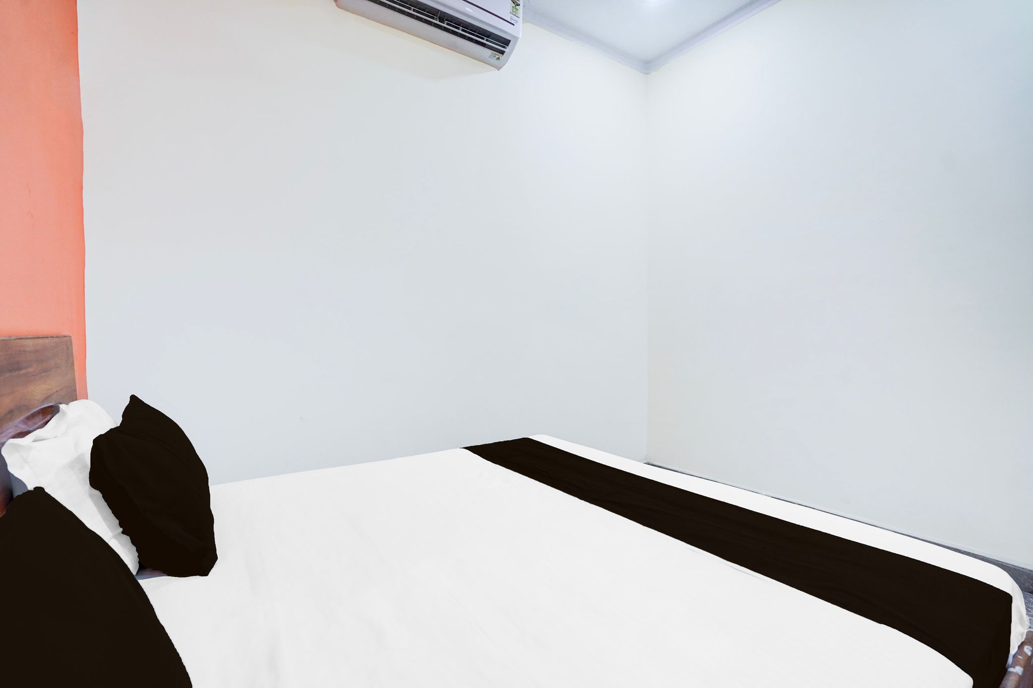 Hotel O Town Home Classic 13