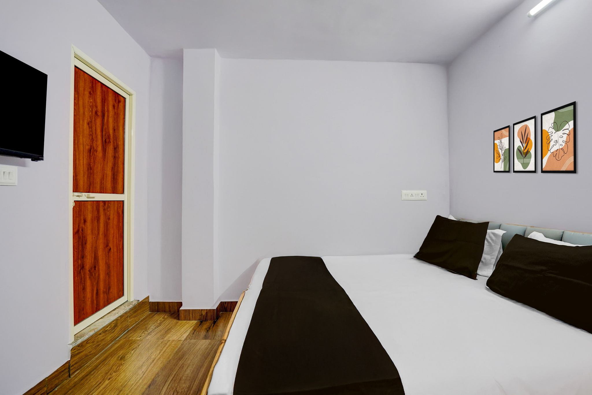 SPOT ON Stay In Banarasiya Classic 12