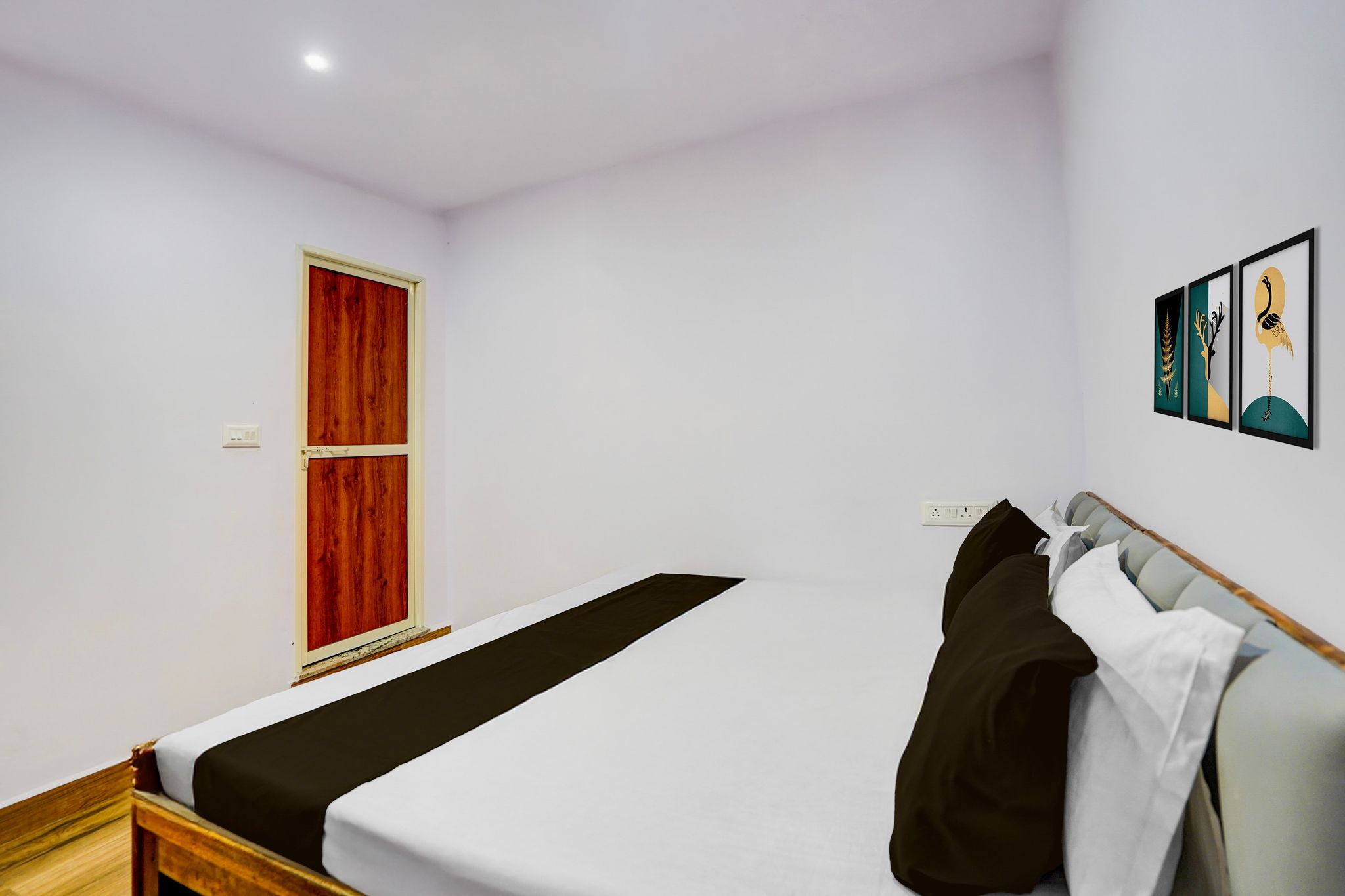 SPOT ON Stay In Banarasiya Classic 15