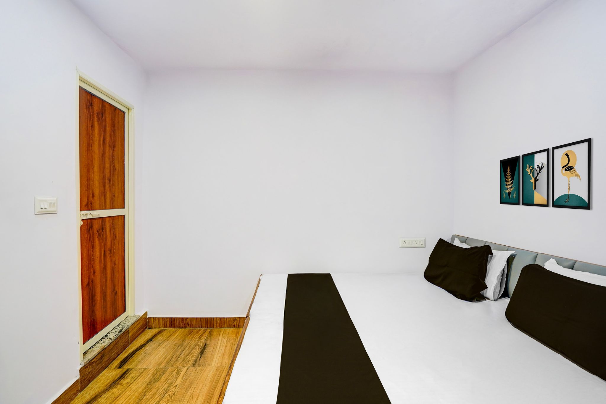 SPOT ON Stay In Banarasiya Classic 7