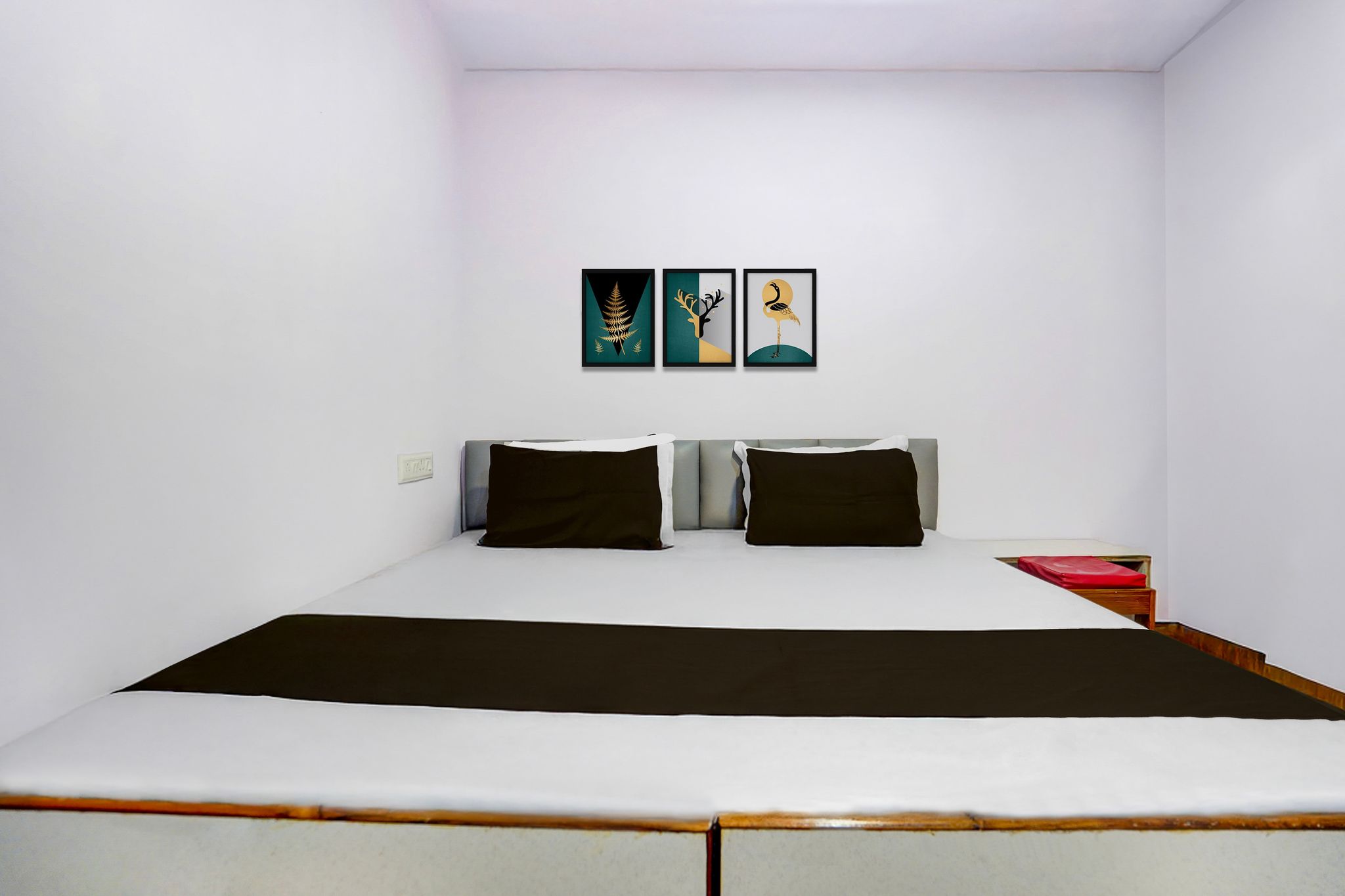 SPOT ON Stay In Banarasiya Classic 11