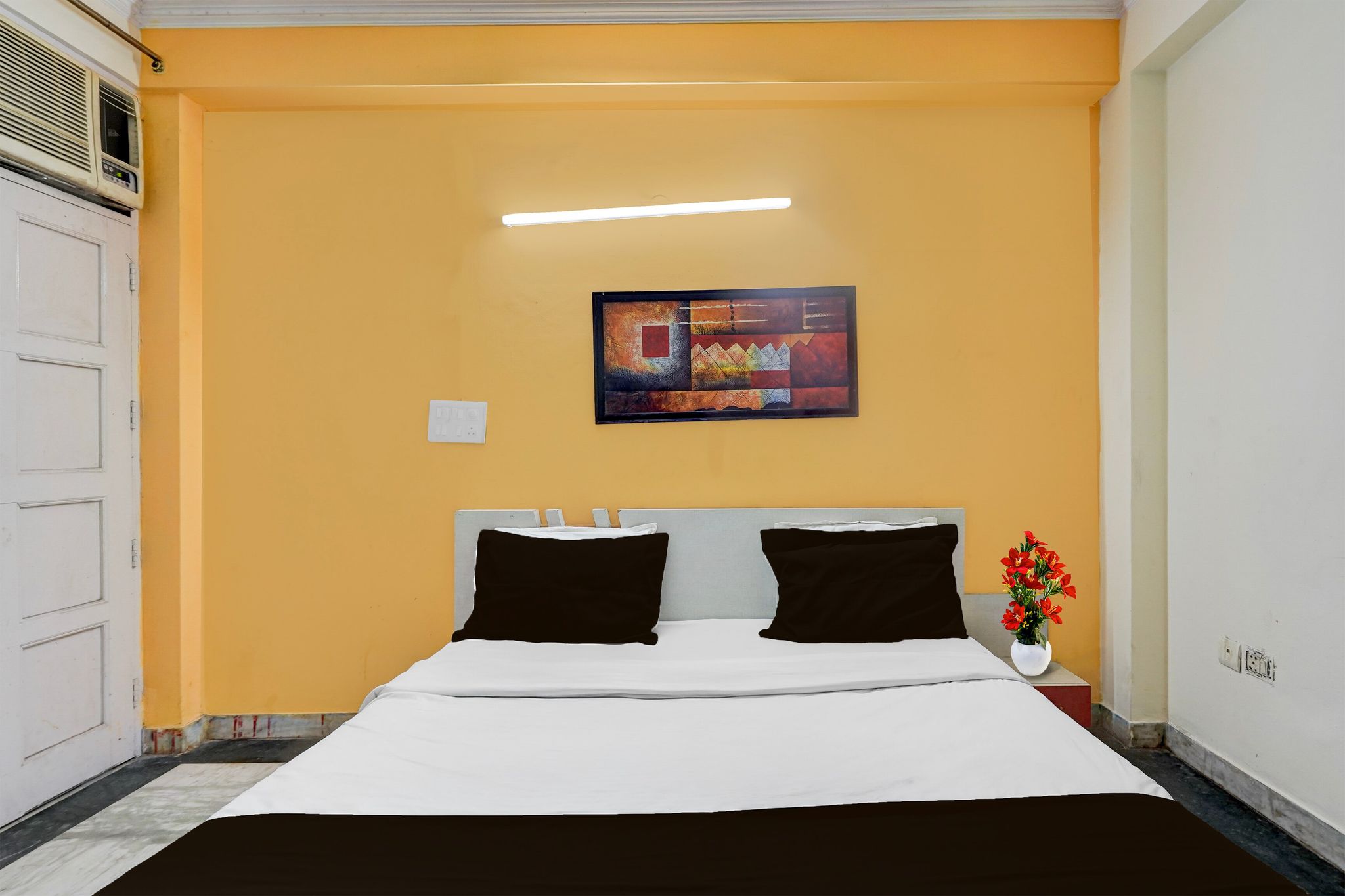 Hotel O TAVIRA INN Sector 34 Metro Station Classic 11