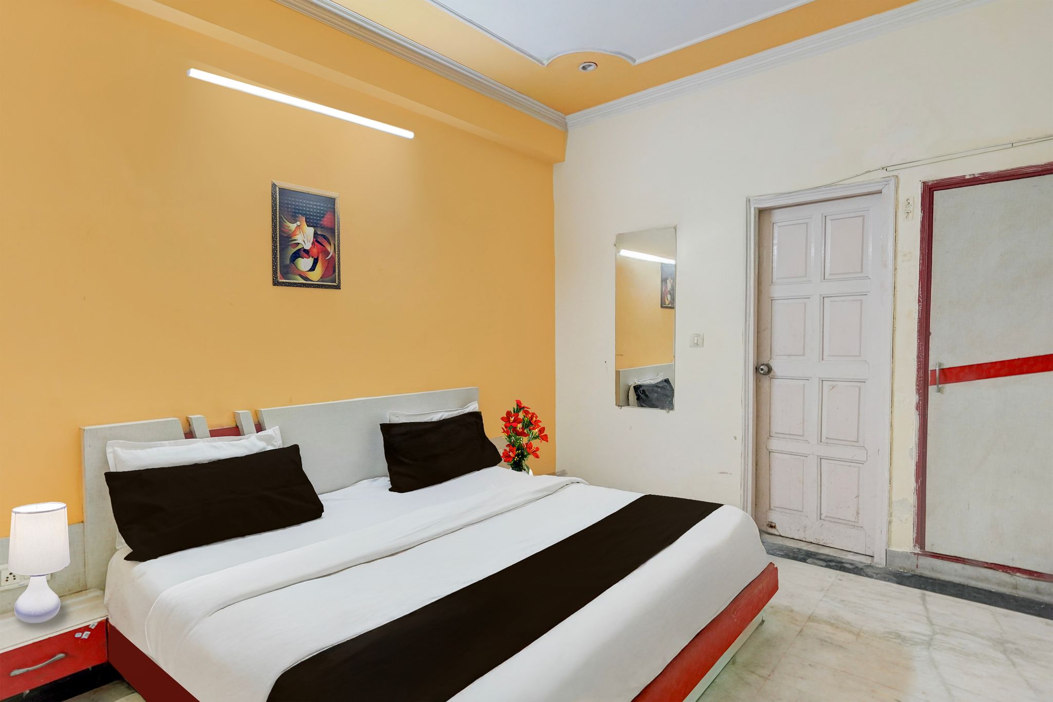 Hotel O TAVIRA INN Sector 34 Metro Station Classic 16