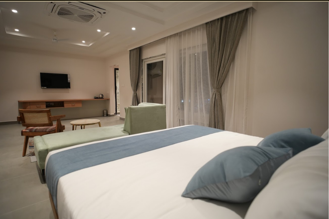 Premier City View King Suite with Balcony