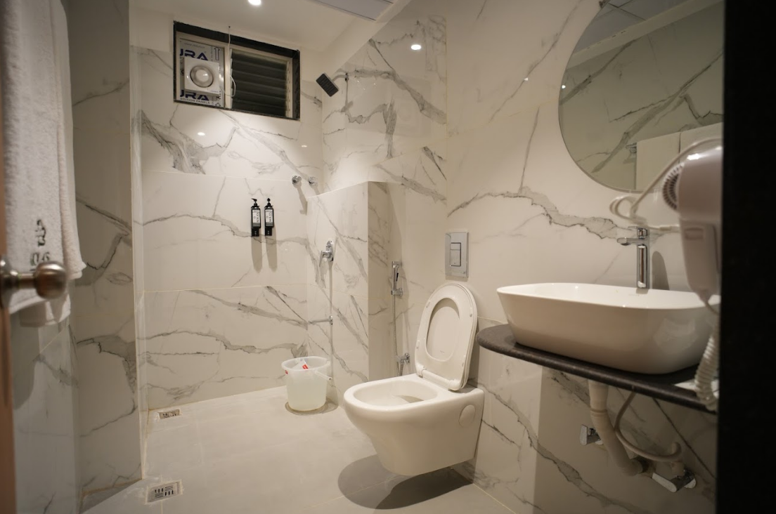 Kolas Grand Hotel & Convention Center Premier Deluxe King Room 4