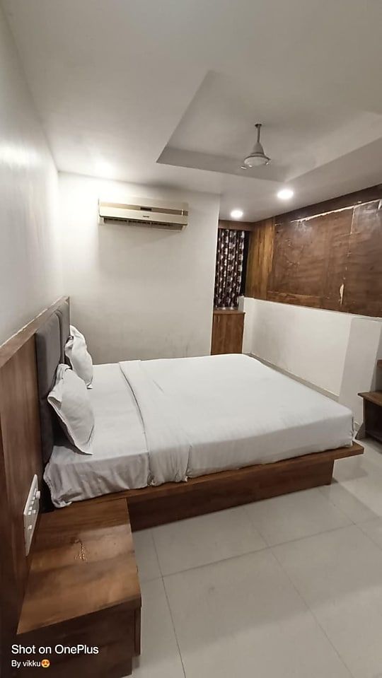 Hotel Bhavya Deluxe Rom 4