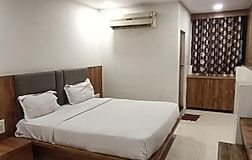 Hotel Bhavya Deluxe Rom 3