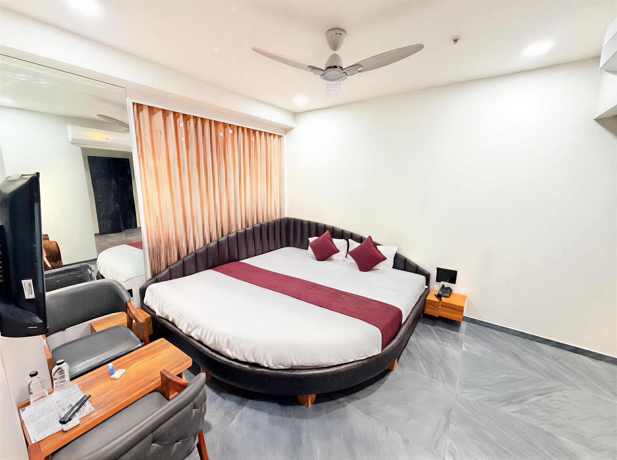 Jacuzzi Bath Suite Room