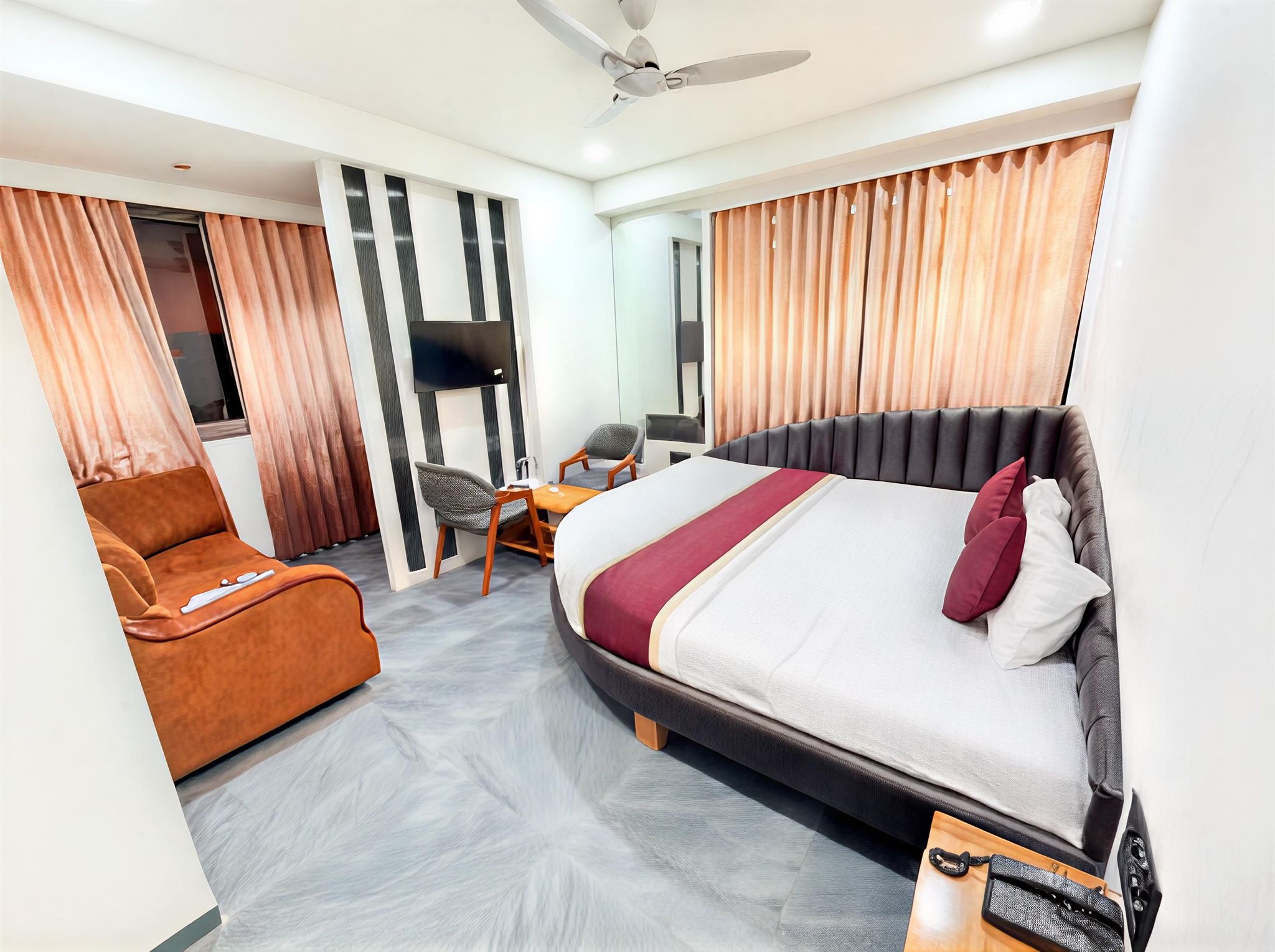 Jacuzzi Bath Suite Room