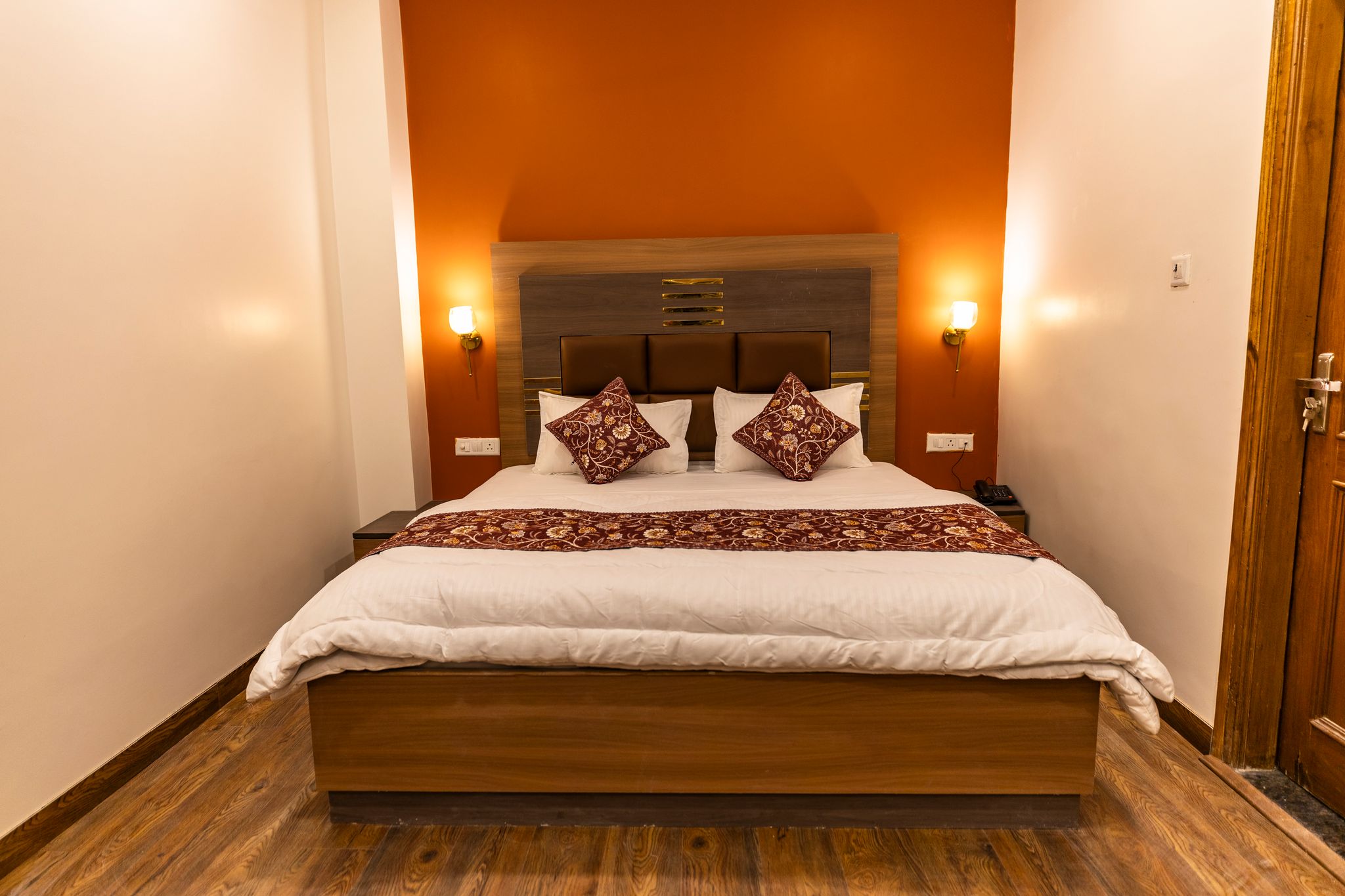 Tamarind Leaf Residency Noida Sector 50 Metro & Spectrum Mall Deluxe Room 5