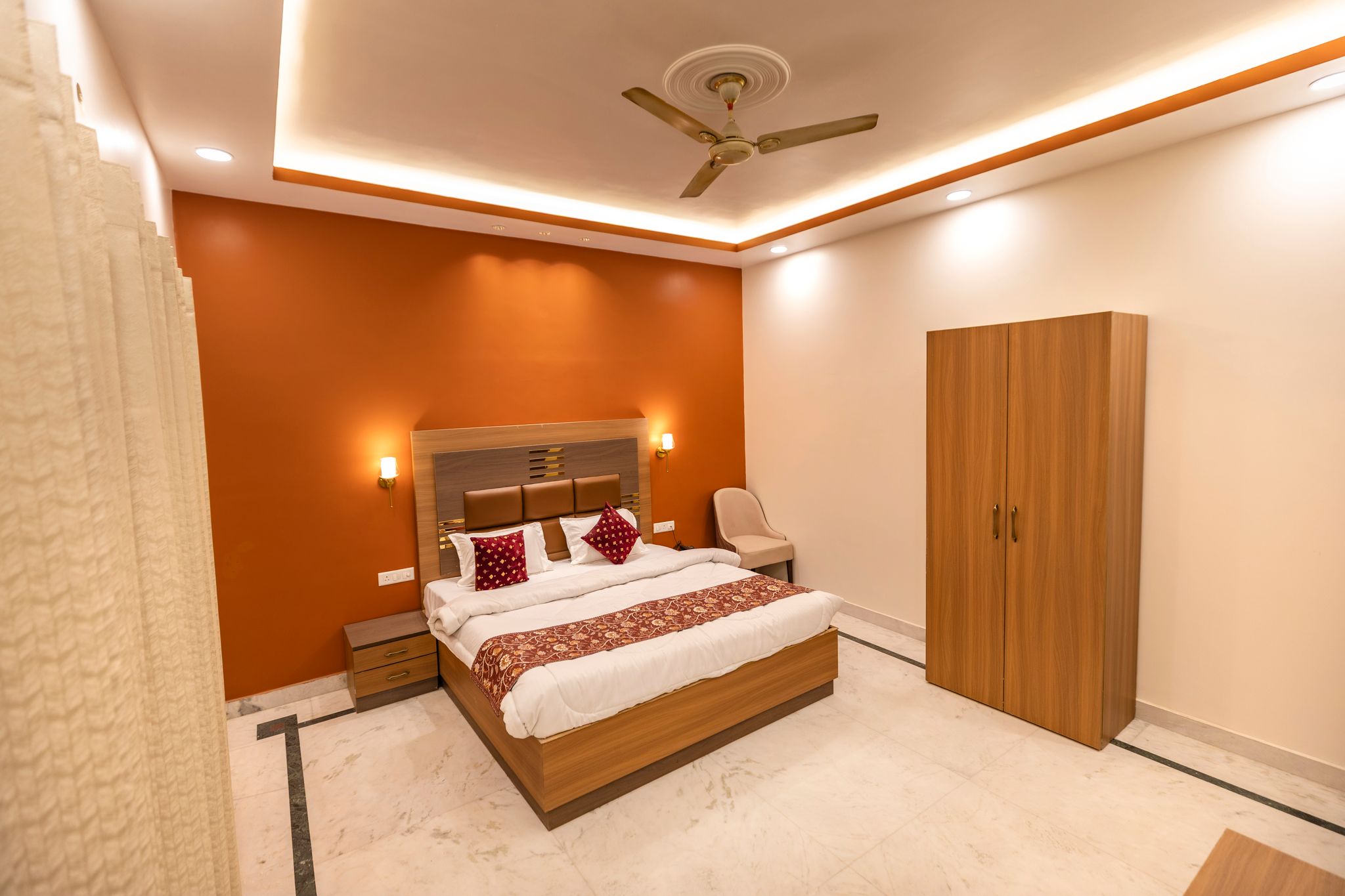 Tamarind Leaf Residency Noida Sector 50 Metro & Spectrum Mall Deluxe Room 3