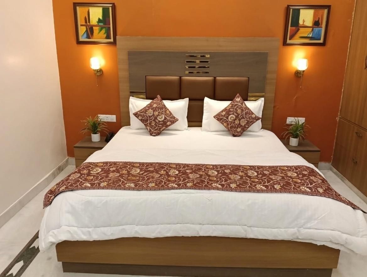 Tamarind Leaf Residency Noida Sector 50 Metro & Spectrum Mall Deluxe Room 2