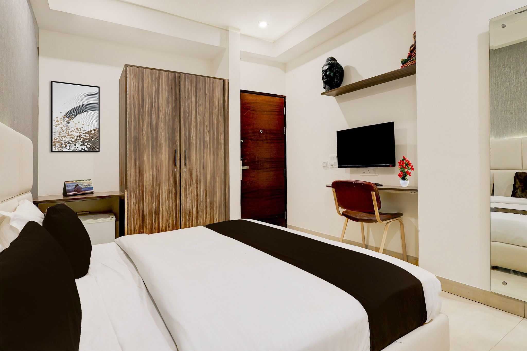 Super Townhouse Hotel Sec- 54 Golf Course Road Classic 9