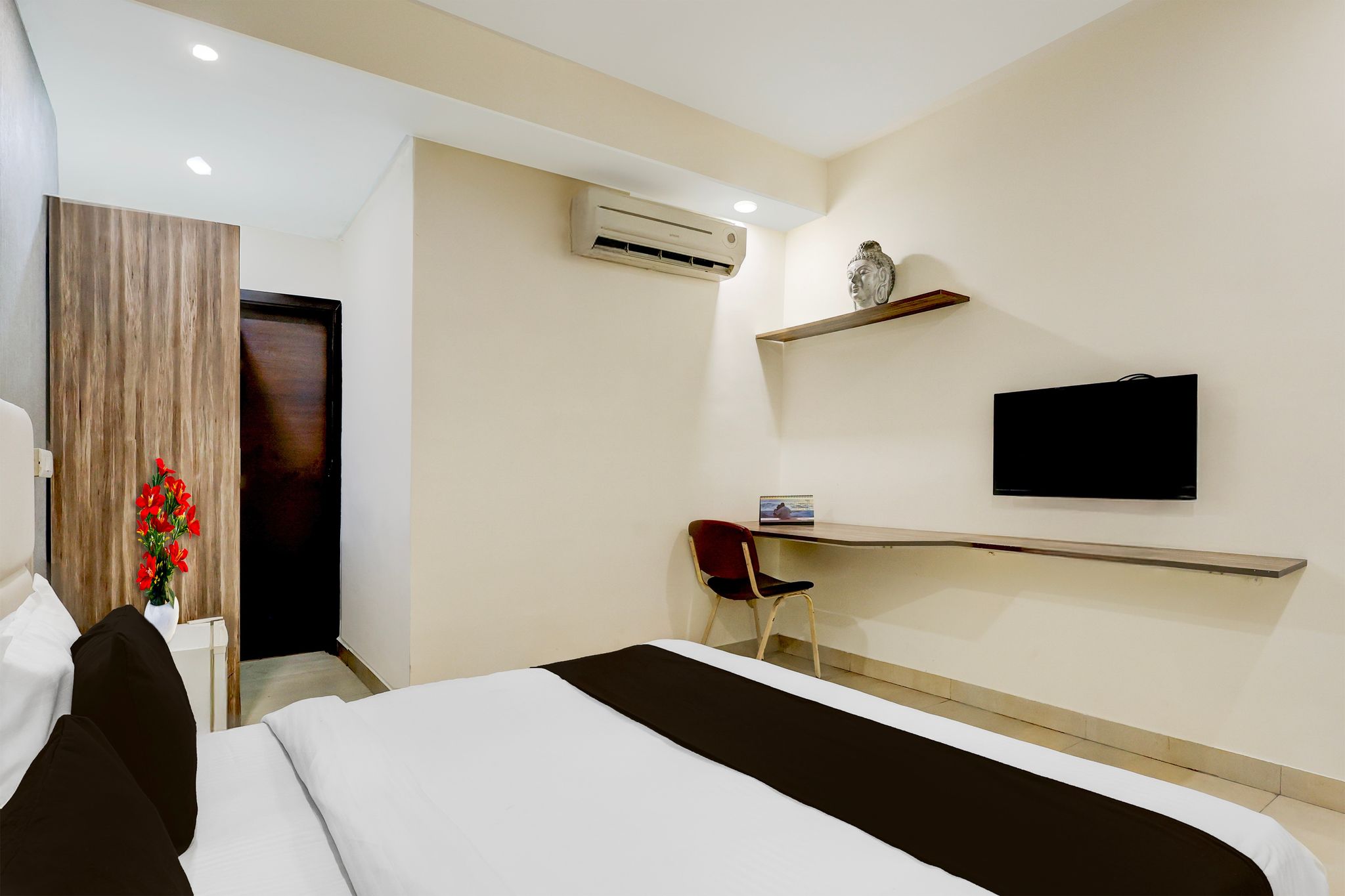 Super Townhouse Hotel Sec- 54 Golf Course Road Classic 8