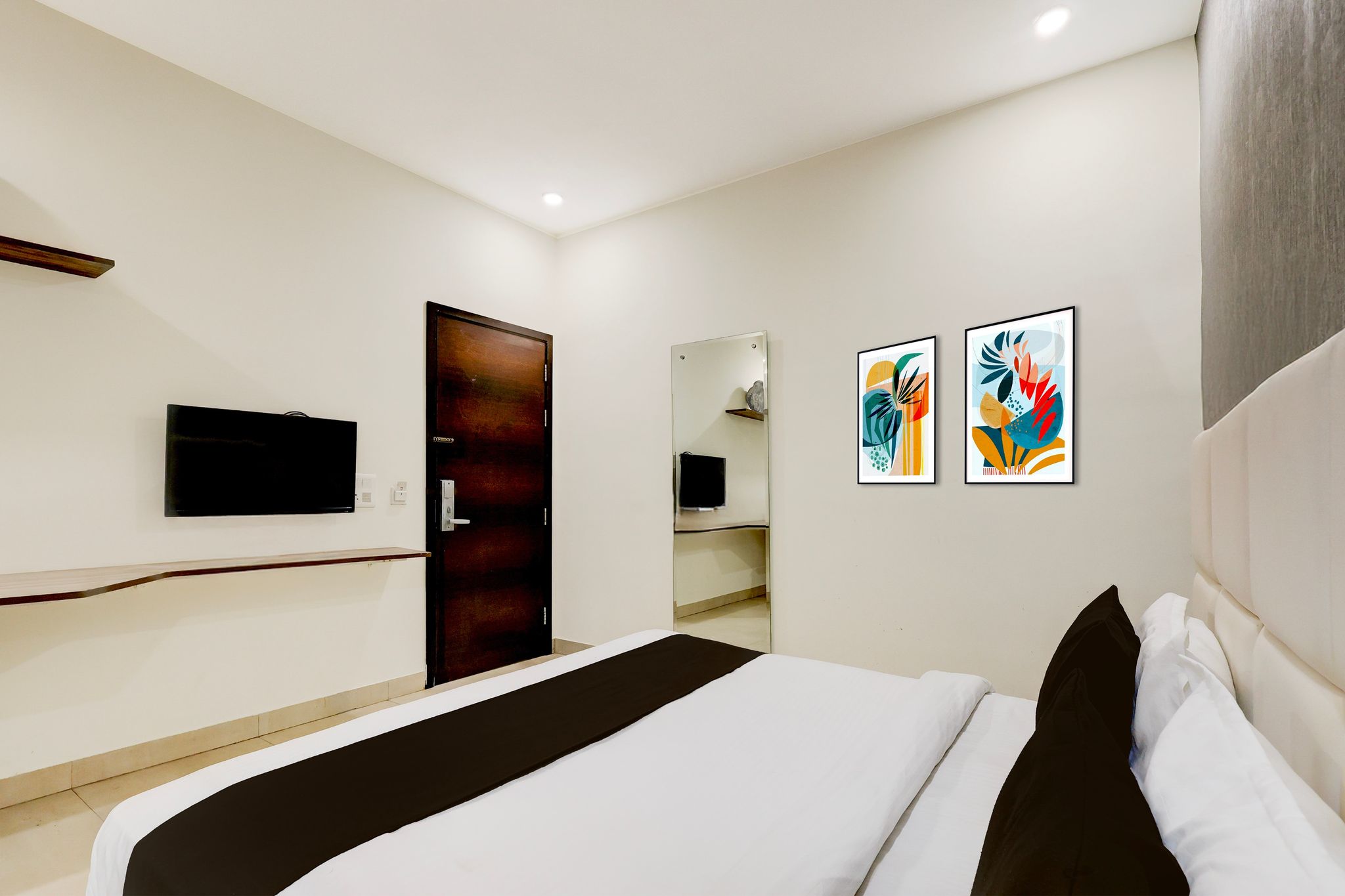 Super Townhouse Hotel Sec- 54 Golf Course Road Classic 5