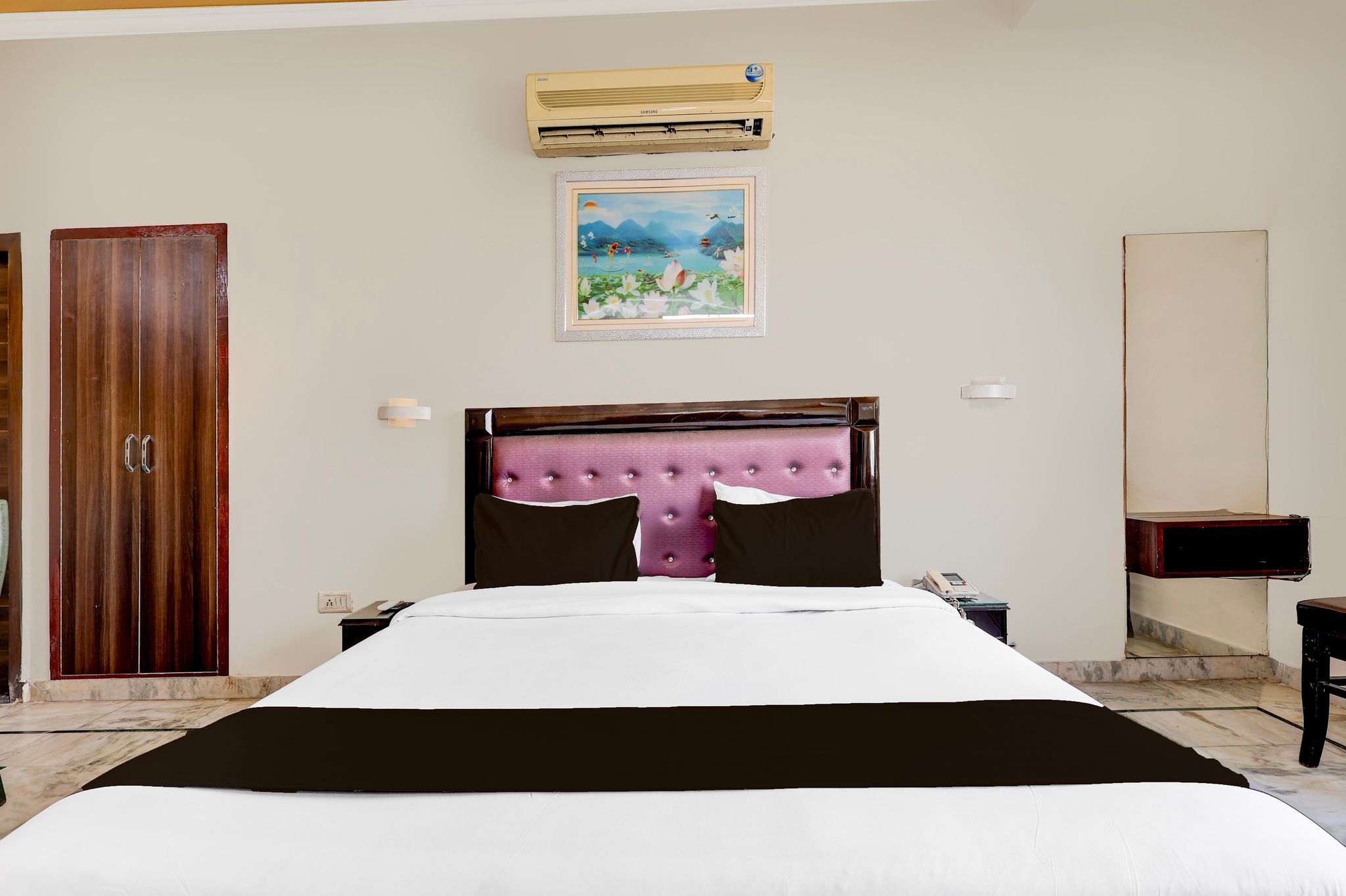 Collection O Taj Empire Classic 15