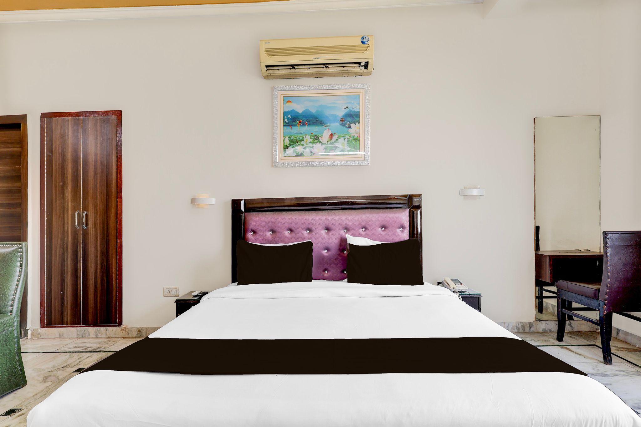 Collection O Taj Empire Classic 8