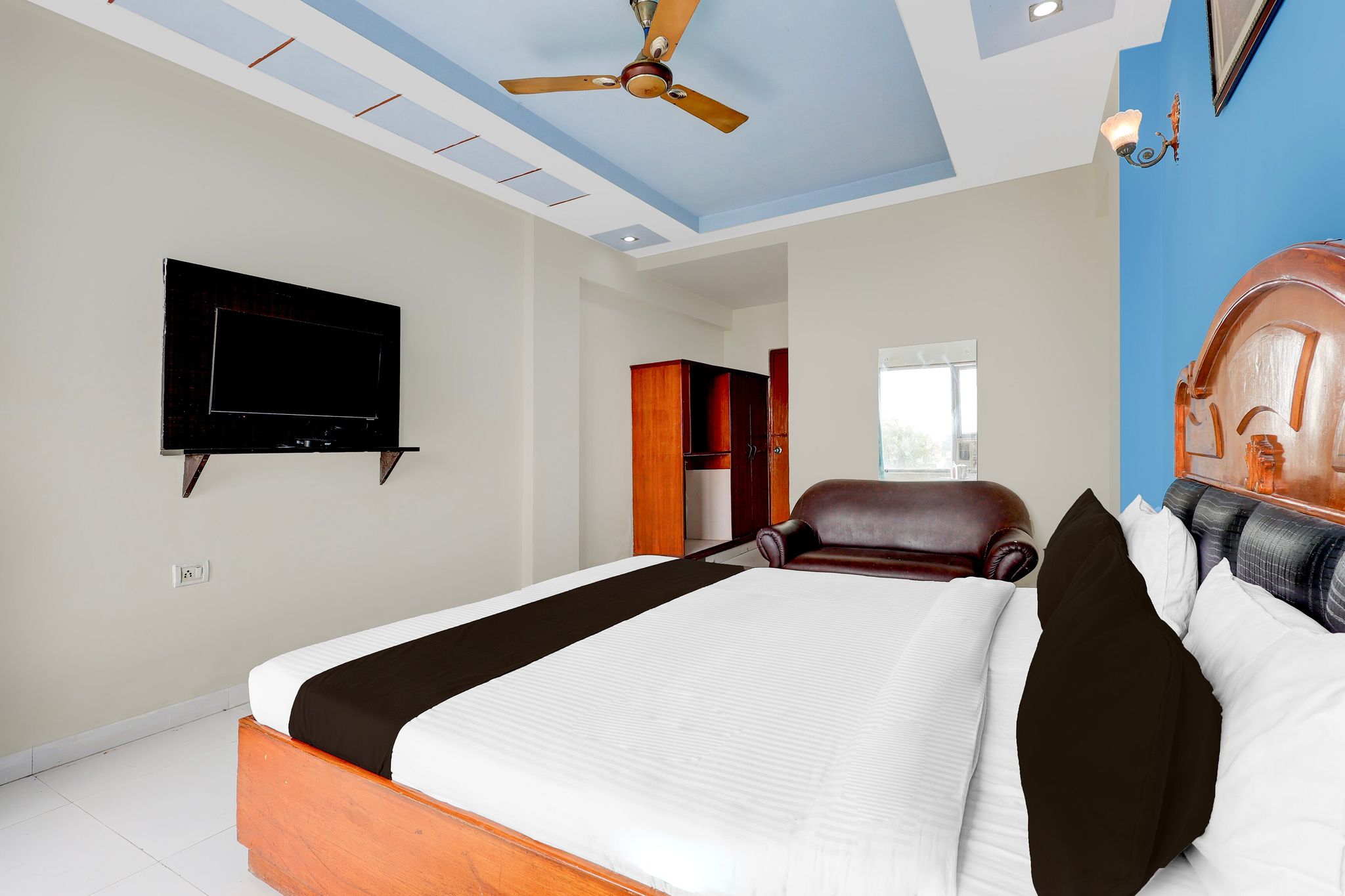 Collection O Taj Empire Classic 13