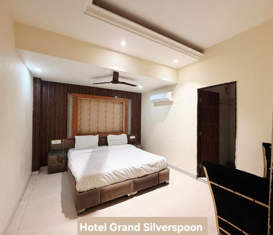 Hotel Grand Silverspoon Deluxe Room