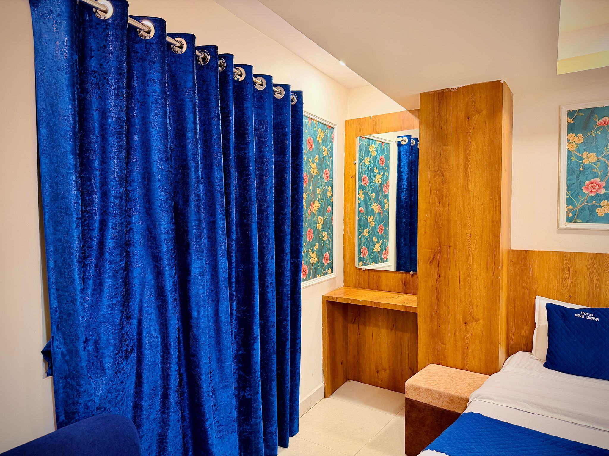 Hotel Shree Darshan - Near Mahakal Mandir Ujjain Deluxe Room 5