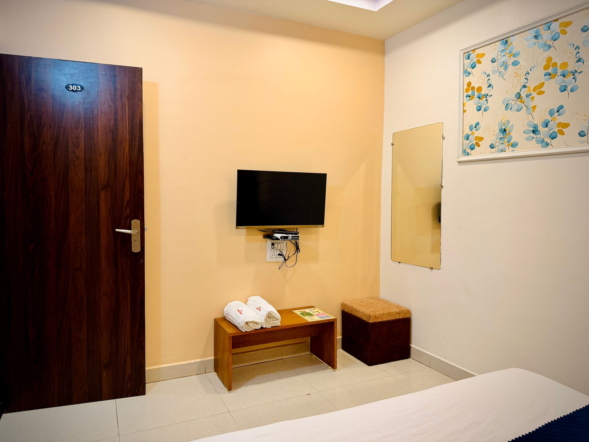 Hotel Shree Darshan - Near Mahakal Mandir Ujjain Standard Room 5