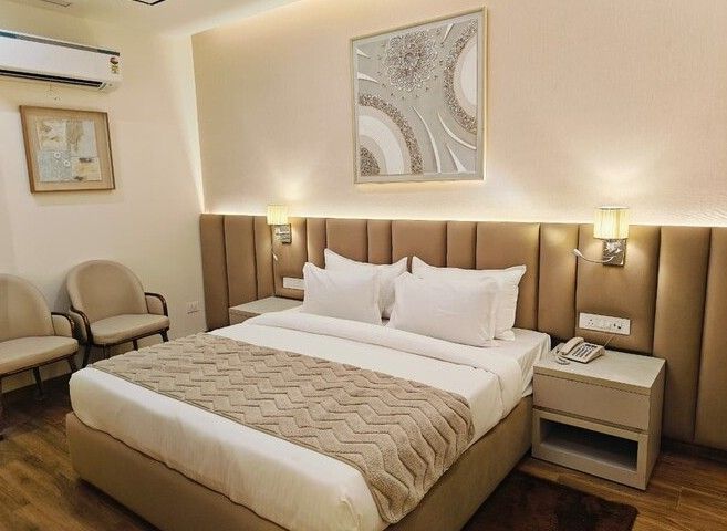 Hotel Pallavi Grand Deluxe Room 2