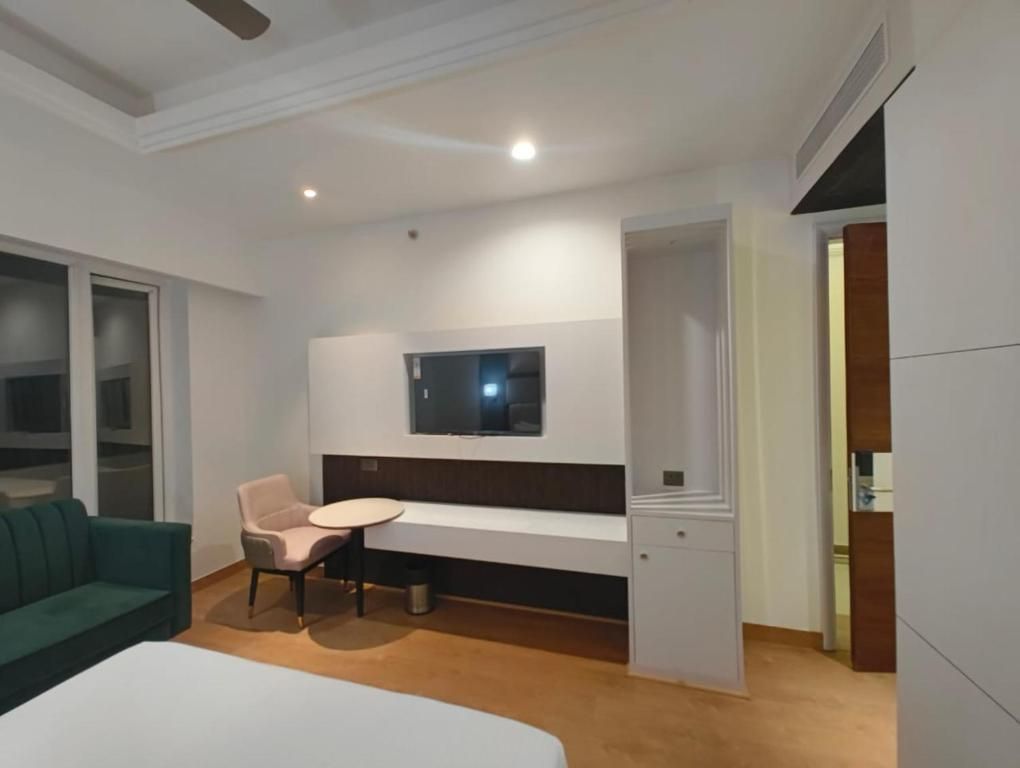 Hotel Pacific Primee - A Luxury Hotel Deluxe Room 2