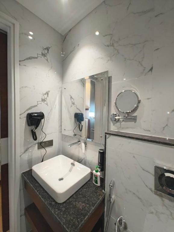 Hotel Pacific Primee - A Luxury Hotel Deluxe Room 3