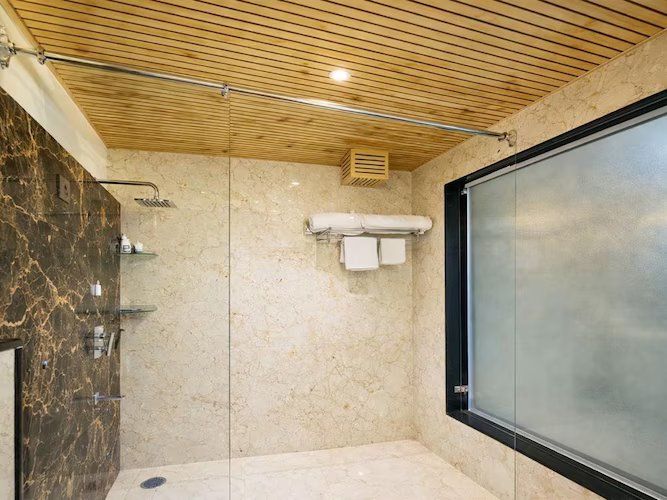 Moti Mahal Lakeview Pichola Premium Lake View with Balcony 4