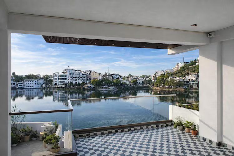 Moti Mahal Lakeview Pichola Premium Lake View with Balcony 2