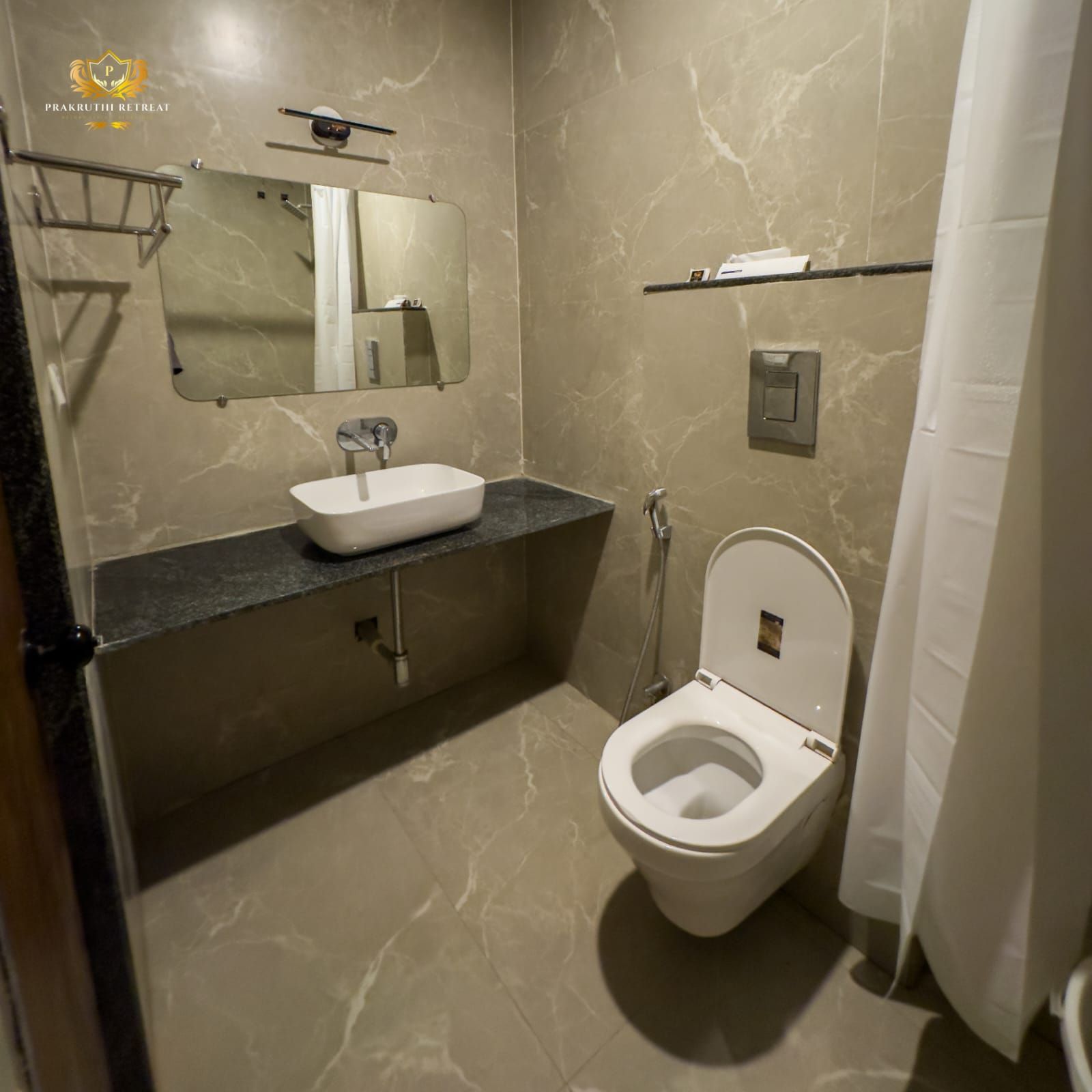 Deluxe Room with Queen Bed