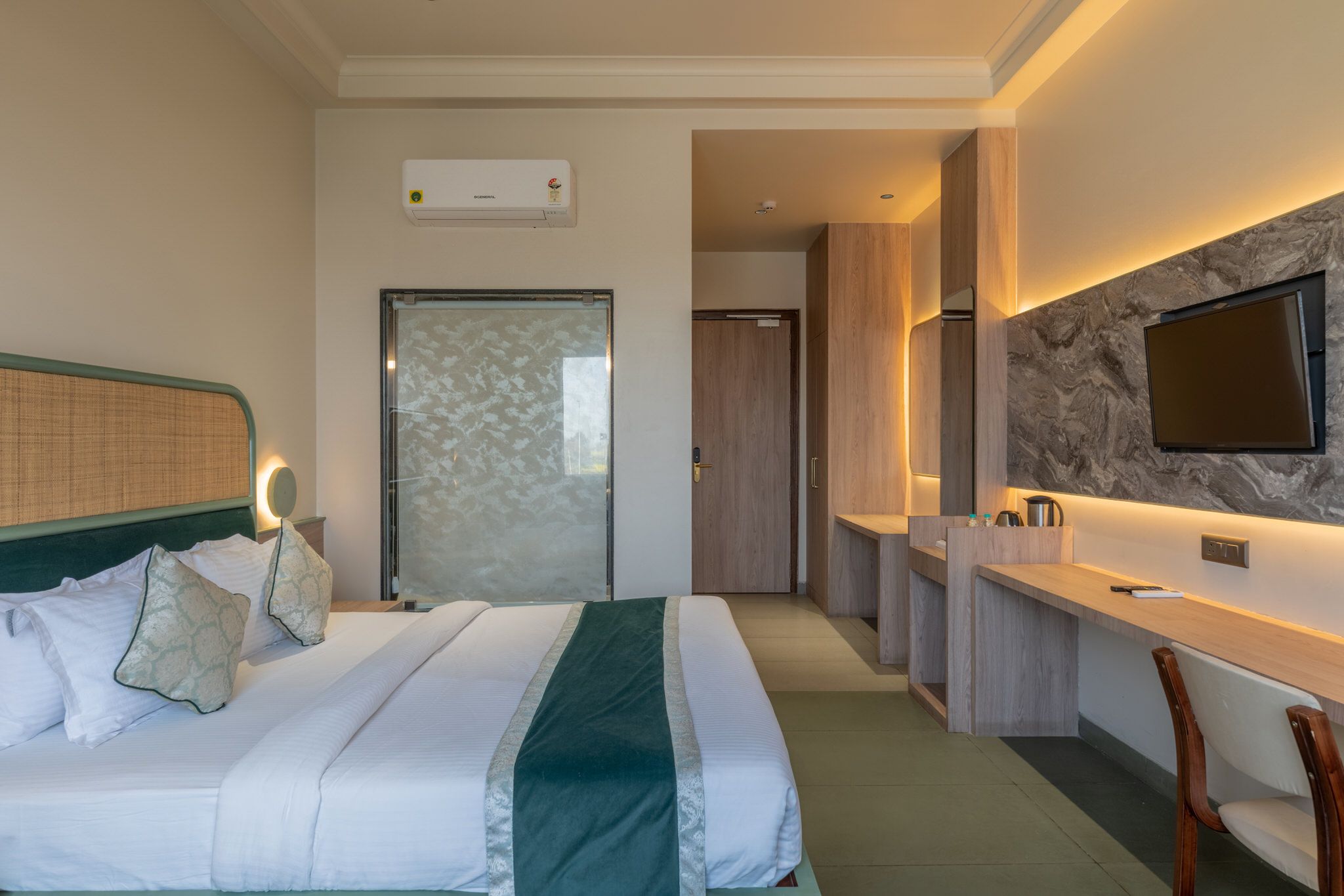 Hotel Highway Prince Neemrana Super Deluxe 12