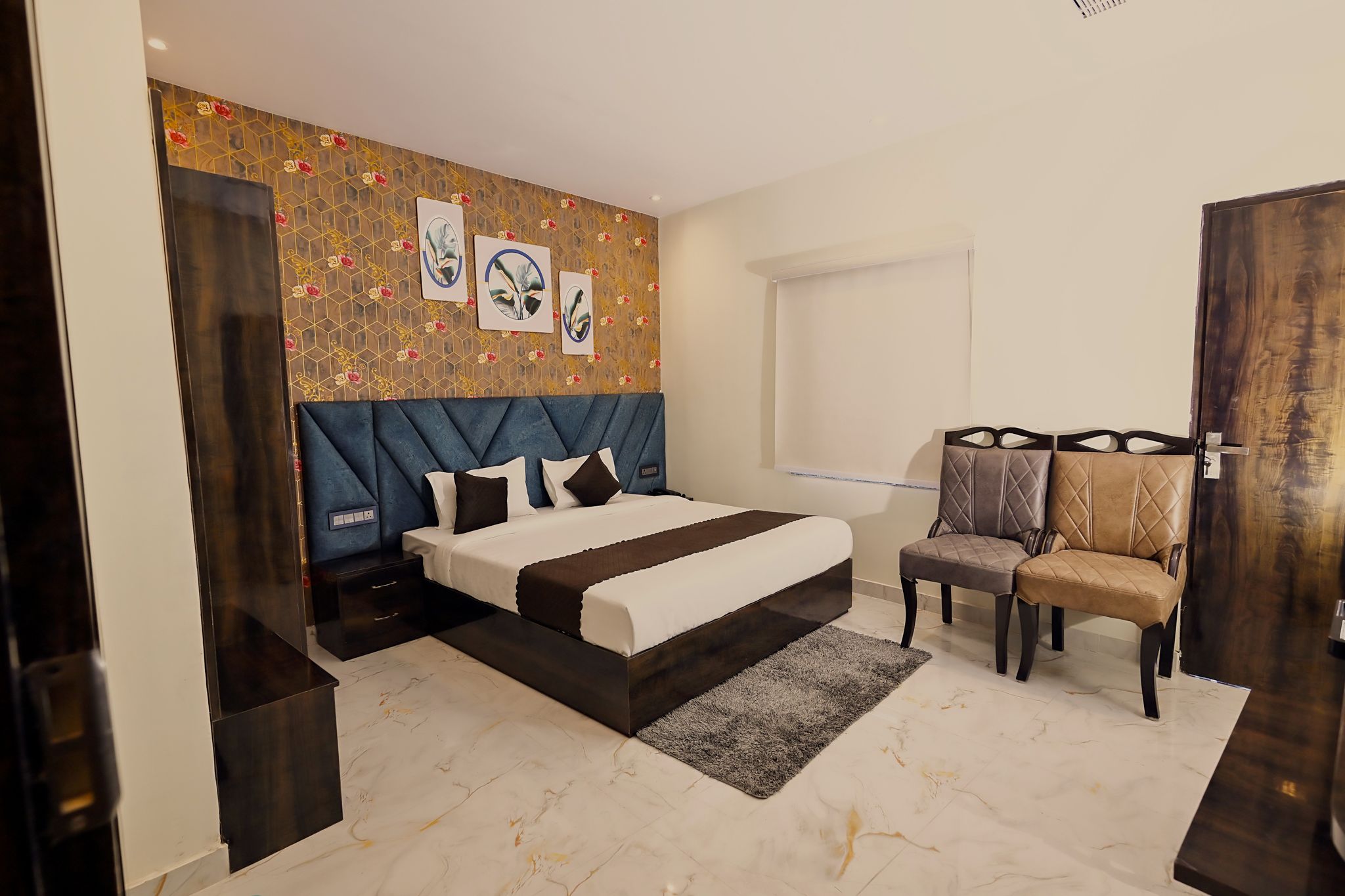 Madhuram Hotel Deluxe Room 5