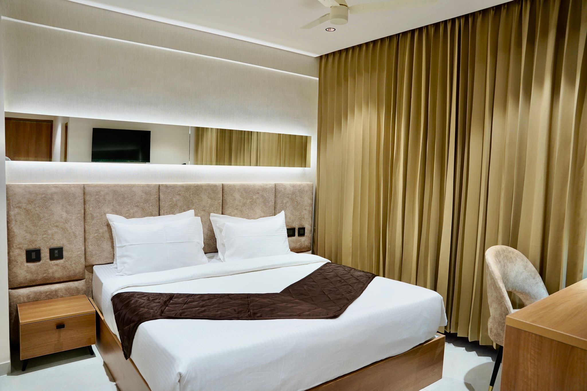 Hotel Hanata by addon Deluxe King Room 5