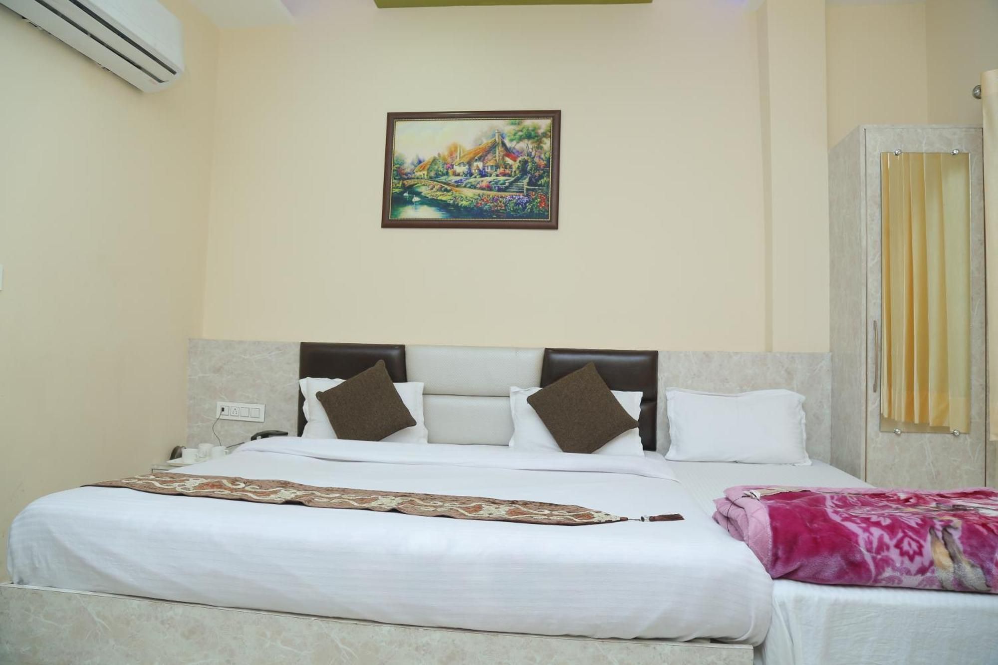 Hotel Golden Dreams Deluxe Room 5