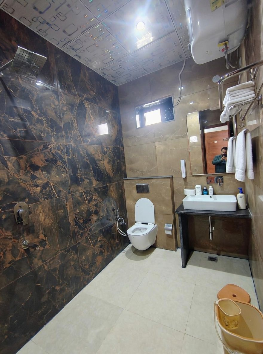 Culture Hotel Deluxe Room 8