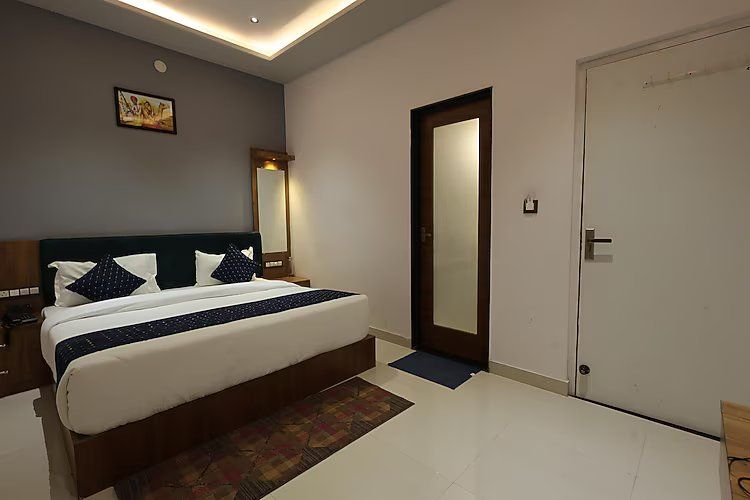 Hotel The Crystal  Pool View Room 3