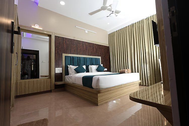 Super Deluxe Front View