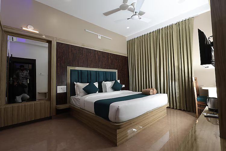 Super Deluxe Front View