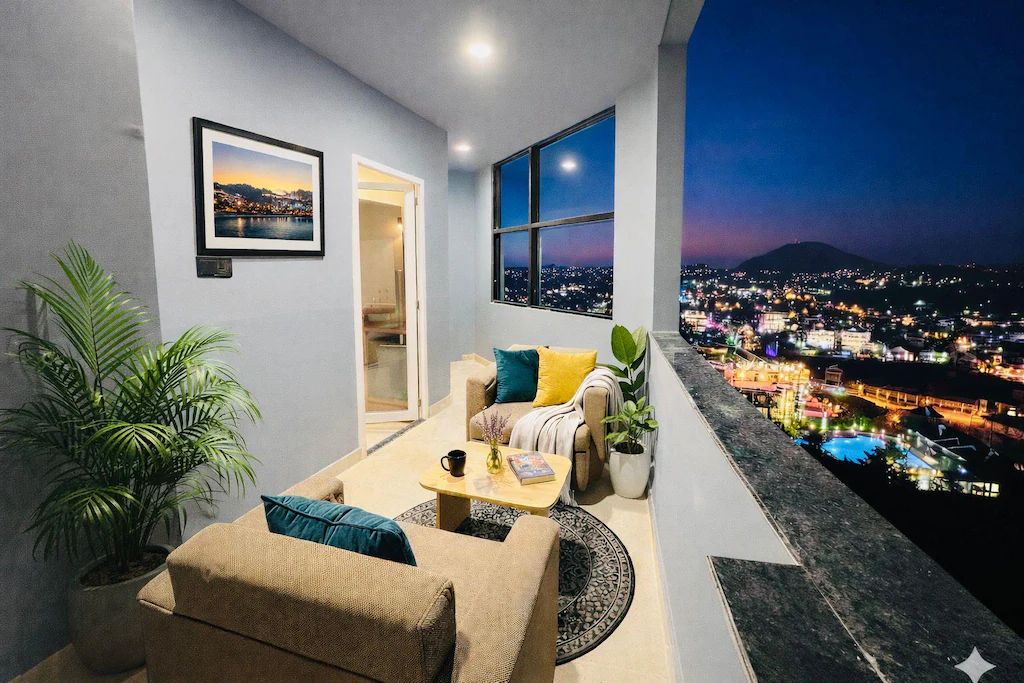 Luxury Jacuzzi room with Hill view balcony