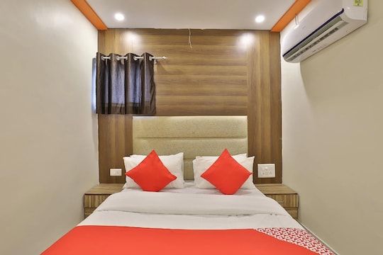 Hotel Shiv Villa Deluxe Room 2