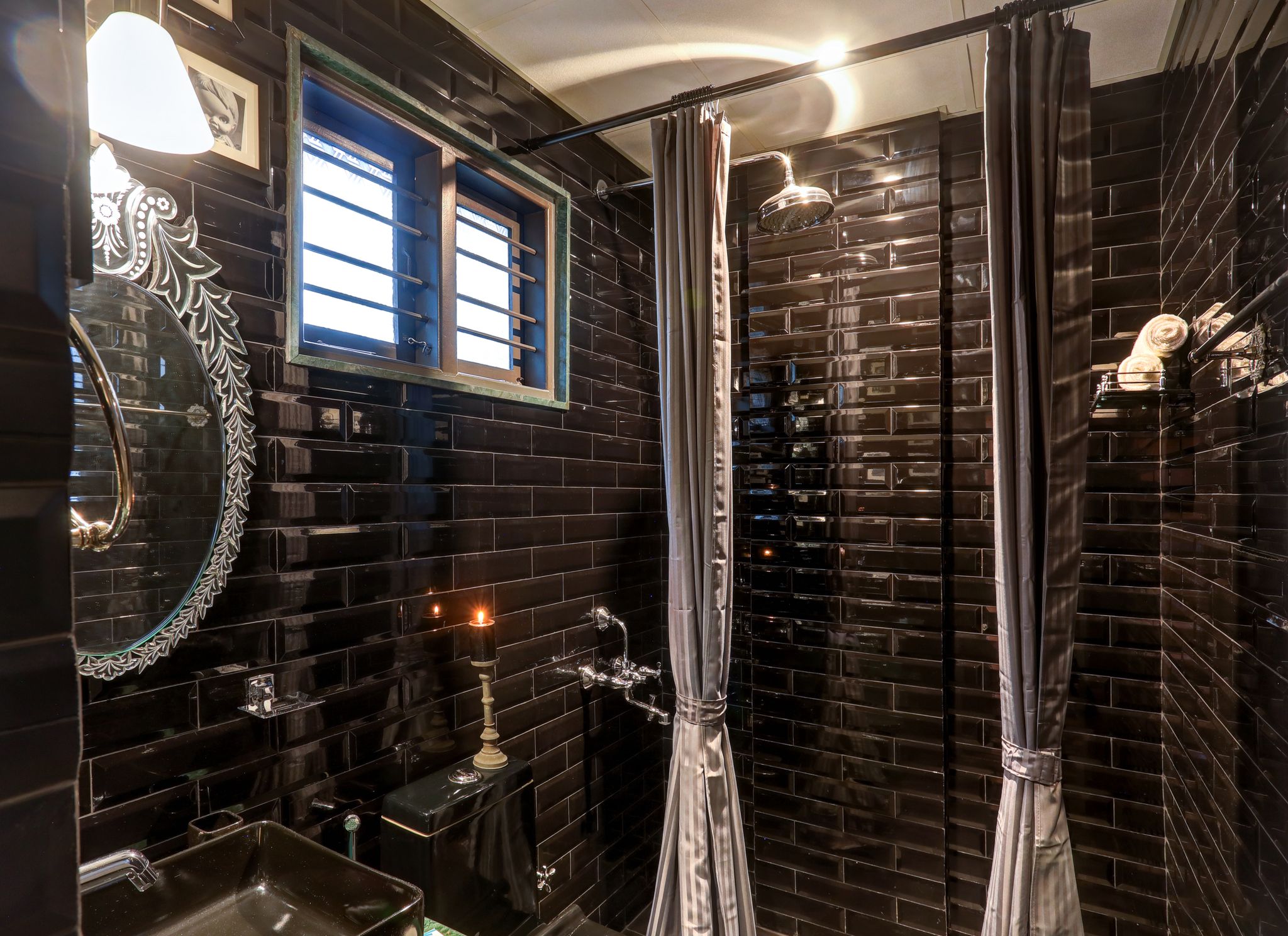 Hoodo Zoe - Magical Gothic Apartment W Balc