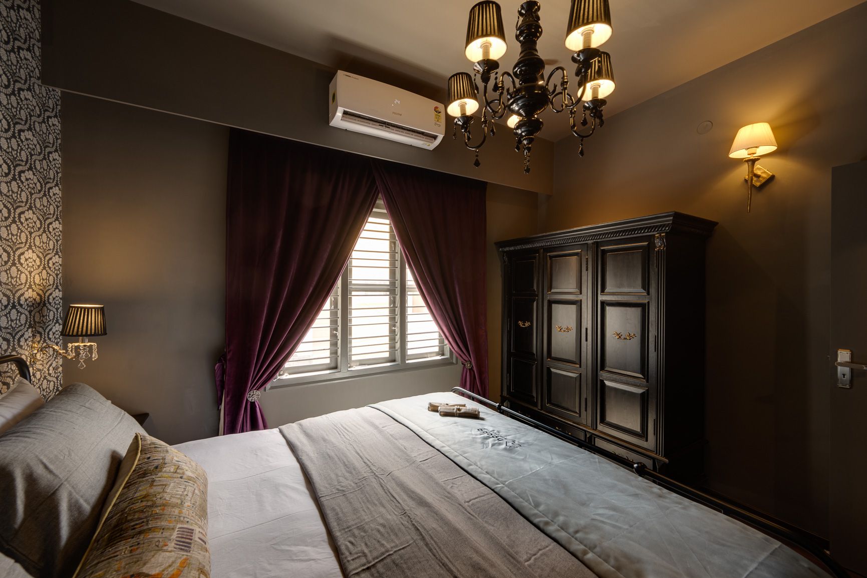 Hoodo Zoe - Magical Gothic Apartment W Balc