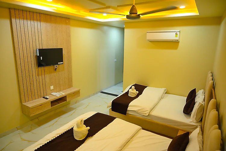 Hotel Dinanath Family Room 3