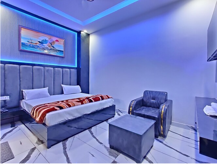 Taj Pride Inn Standard Double Room 2